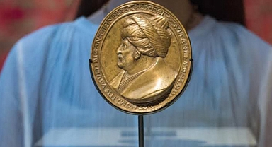 İBB, Dünyada Sadece 4 Tane Bulunan Fatih Madalyonunu Satın Aldı