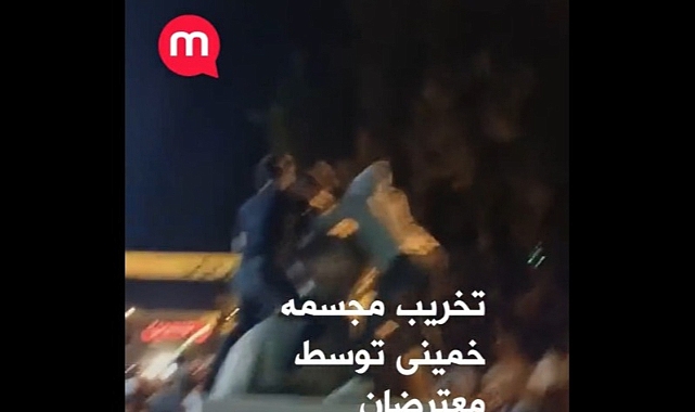 İran'da Faşist Molla Diktatörü Humeyni'nin Heykelini Yıktılar