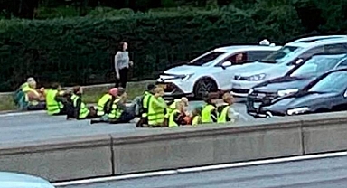 İsveç'te Hastane Önünde 'Çevrecilik' İçin Yol Kesen Teröristlere 4 Ay Hapis