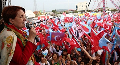 İYİ Parti'nin 81 İl Başkanı Akşener'den Cumhurbaşkanı Adayı Olmasını İstedi