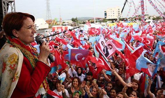 İYİ Parti'nin 81 İl Başkanı Akşener'den Cumhurbaşkanı Adayı Olmasını İstedi