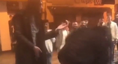 Kendisine Laf Atan Şahsı Dövdü: 'Benim Korkum Olsa S...mi Kestirmezdim'