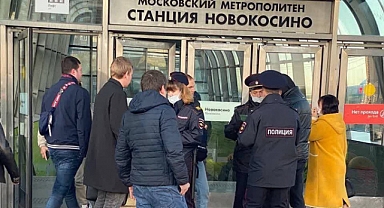 Putin'in Seferberliği: Metro Girişinde Kontrol Yapıp Seferberlik Kağıdı Verdiler