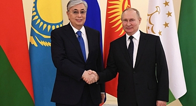 Rus Diktatörü Putin, Kazak Diktatörü Tokayev'e Rusça Konuştuğu İçin Teşekkür Etti