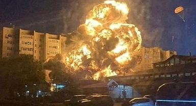 Rusya'da Bir Savaş Uçağı Yerleşim Yerine Düştü: En Az 4 Ölü