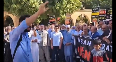 Şanlıurfa'da Bir Genç, Mürtecilerin LGBT Karşıtı Protestosunu 'İlk LGBT Örgütü AKP Döneminde Kuruldu' Diyerek Protesto Etti