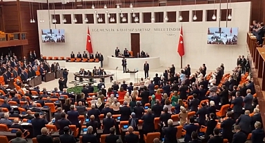 TBMM Açıldı: AKP'li Cumhurbaşkanı Genel Kurul'a Girince CHP ve HDP Ayağa Kalkmadı