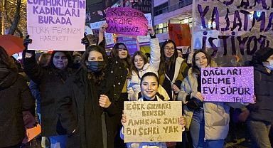 Türk Feministler 16 Ekim Günü İran'daki 'Başörtüsü' Dayatmasına Karşı Toplanıyor