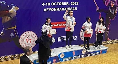 Wushu Federasyonu Başkanvekili, Bozkurt Yapan Şampiyon Sporcuyu Kürsüden İndirdi