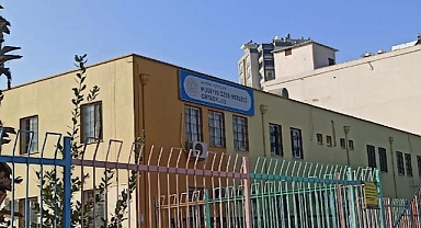 Türkiye Nereye Gidiyor: 12 Yaşındaki Kız Öğrenci Sınıf Arkadaşını Okul Tuvaletinde Hortumla Dövüp, Bıçaklayarak Öldürdü