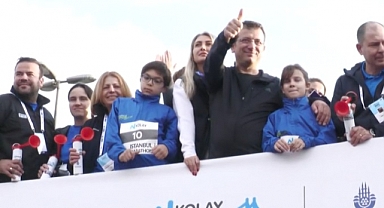 44. İstanbul Maratonu: Ekrem İmamoğlu, Dilek İmamoğlu'yla Birlikte Koştu