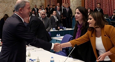 AKP'li Hulusi Akar Kürtçü HDP'lilerle Tokalaştı