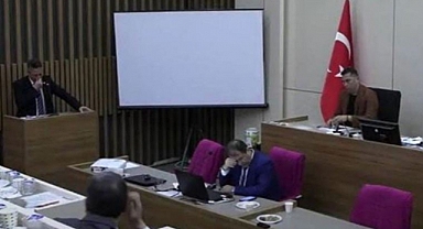 AKP'li Üye Kürsüde Gözyaşlarına Boğuldu: Meclis Sessizliğe Gömüldü