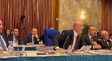 AKP'nin Bipolar HDP Siyaseti: Şakalaşma, Anayasa Görüşmesi ve Demirtaş'a Özel Jetin Ardından 'Terörist Bozuntusu'