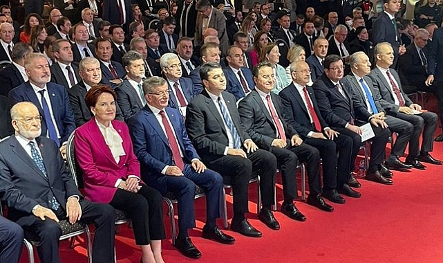 Altılı Masanın Anayasa Değişikliği Toplantısında Dikkat Çeken Detay: Akşener ve Kılıçdaroğlu Yan Yana Oturmadı