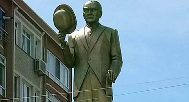 Atatürk Heykeline Saldıran Meczup Bakırköy Ruh ve Sinir Hastalıkları Hastanesi'ne Sevk Edildi