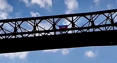 Azerbaycan Bayrağı Tebriz'de Dalgalandırıldı