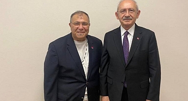 'Beraber Yürüdük Biz Bu Yollarda' Şarkısının Yazarı CHP'ye Katıldı