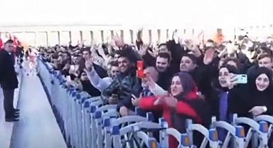 Bir Grup Yaratık, Anıtkabir'de 'Tayyip' Sloganı Attı