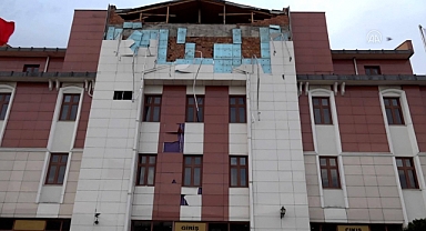 Depremde Dış Cephesi Dökülmüştü: Bozdağ'a Göre Düzce Adliyesi'nde Herhangi Bir Sorun Yok
