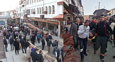 Elazığ'daki Tarihi Kapalıçarşı'da Sundurma Çöktü: 5 Yaralı