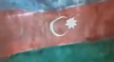 Güney Azerbaycan'ın Qoşaçay Kentinde Üç Renkli Türk Bayrağı Dikildi