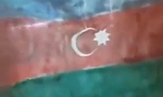 Güney Azerbaycan'ın Qoşaçay Kentinde Üç Renkli Türk Bayrağı Dikildi