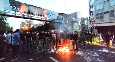 İran'ın Faşist Molla Rejimi, 15 Bine Yakın Protestocuya Ölüm Cezası Verilmesini Onayladı
