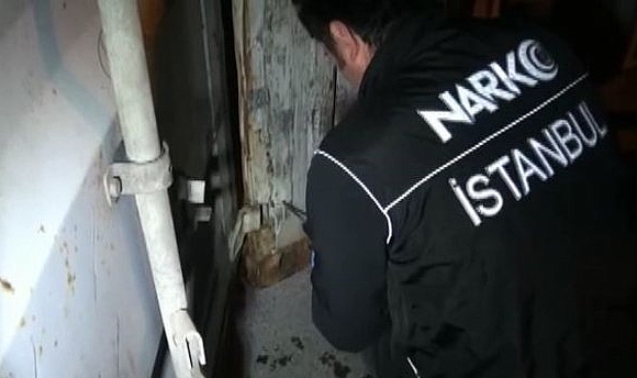 İstanbul’da Ambarlı Limanı'nda 22 Kilo 880 Gram Likit Kokain Ele Geçirildi