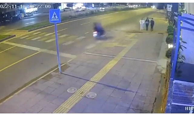 Kaldırımda Yürüyen 3 Kız Motosikletli Saldırısına Uğradı: Gözünü Kaybedebilir