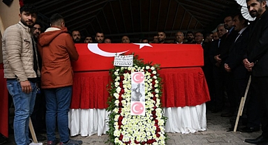 Kürtçü Terör Örgütü PKK'nın Roketli Saldırısında Ölen Ayşenur Öğretmen Son Yolculuğuna Uğurlandı