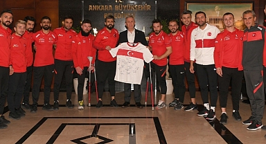 Mansur Yavaş'ı Ziyaret Eden Şampiyon Ampute Milli Takımı Disipline Verildi