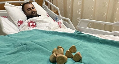 Mesanesinden Yarım Kilo Taş Çıktı