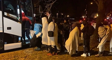 ABD'de Kaçak Göçmenler, Kamala Harris'in Evinin Önüne Bırakıldı