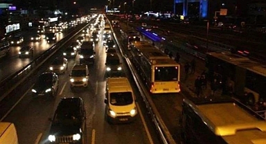 AKP'li Bakan Dönmez, Kalıcı Yaz Saatinin 'Depresyona Engel' Olduğunu Savundu