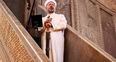 Ali Erbaş, Ayasofya'da Yine Kılıçla Hutbe Okudu