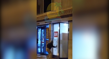 Antalya'da BİM Şubesine Saldırı: Spreyle 'Devlet Baba' Yazdılar