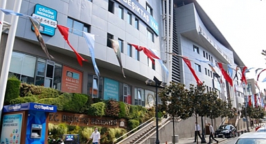 Beşiktaş Belediyesi'ne Operasyon: 16 Kişi Gözaltına Alındı, Eski Başkan Murat Hazinedar Aranıyor