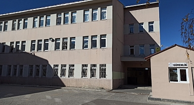 Erzurum'da Ortaokul Öğretmenleri Birbirine Bıçak Çekti