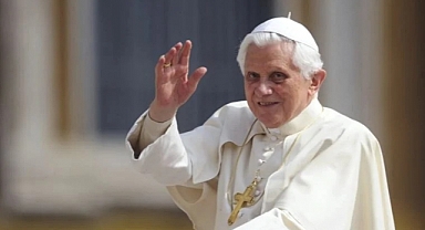 Eski Papa 16. Benedictus Öldü