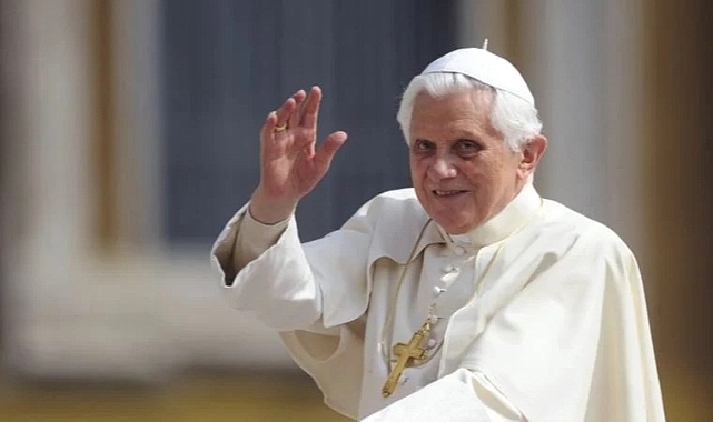 Eski Papa 16. Benedictus Öldü
