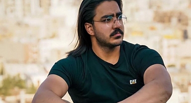 Faşist Molla Rejimi, 23 Yaşındaki Protestocuyu Halka Açık Şekilde İdam Etti