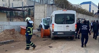 Gaziantep'te Köpeğe Çarpmamak İçin Manevra Yapan Şoför Kamyonete Çarptı: 2 Ölü