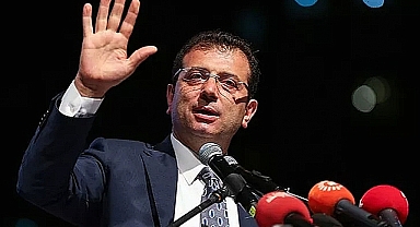 İmamoğlu Kürsüde Konuşma Yapıyor