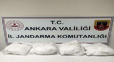 Jandarmayı Fark Eden Şüpheliler 20 Milyon TL'lik Eroini Araçtan Attı