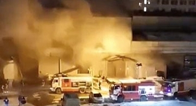 Rusya Alevler İçinde: St. Petersburg'daki Alışveriş Merkezinde Yangın Çıktı