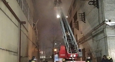 Rusya'da Bir Yangın Daha: St. Petersburg'da Fabrika Yandı