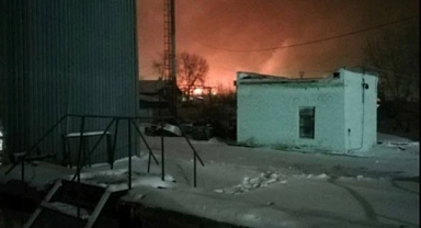 Rusya'da Yangınlar Devam Ediyor: İrkutsk'taki Petrol Rafinerisinde Patlama