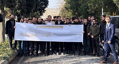 Şeriatçı Örgüt Mensupları Yıldız Teknik Üniversitesi Davutpaşa Kampüsünde Tekbir Getirerek Yürüyüş Yaptı