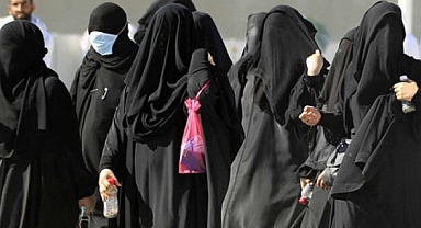 Suudi Arabistan'da Kız Öğrencilerin Sınavlara Çarşaflı Girmesi Yasaklandı 